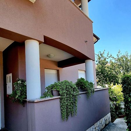 Apartments Ema Pula Luaran gambar