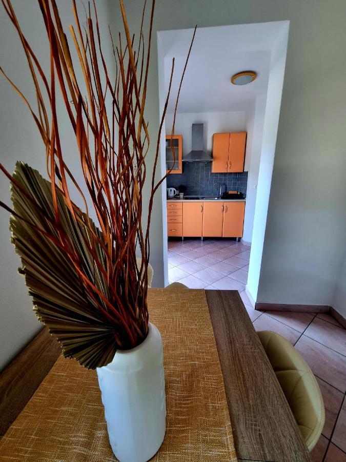 Apartments Ema Pula Luaran gambar