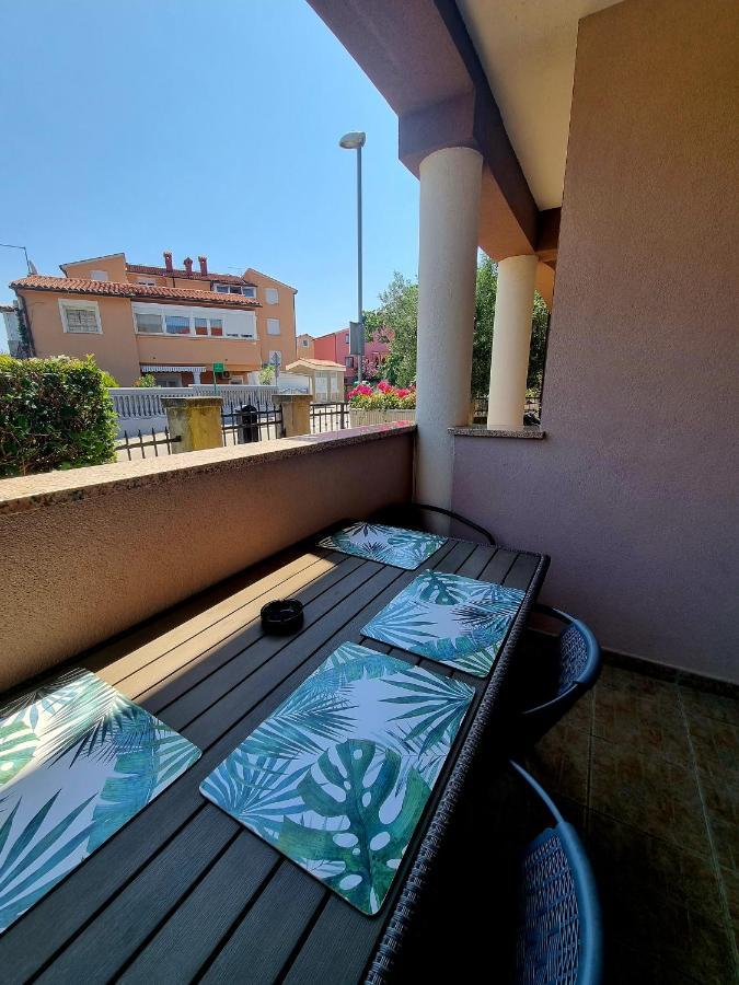 Apartments Ema Pula Luaran gambar