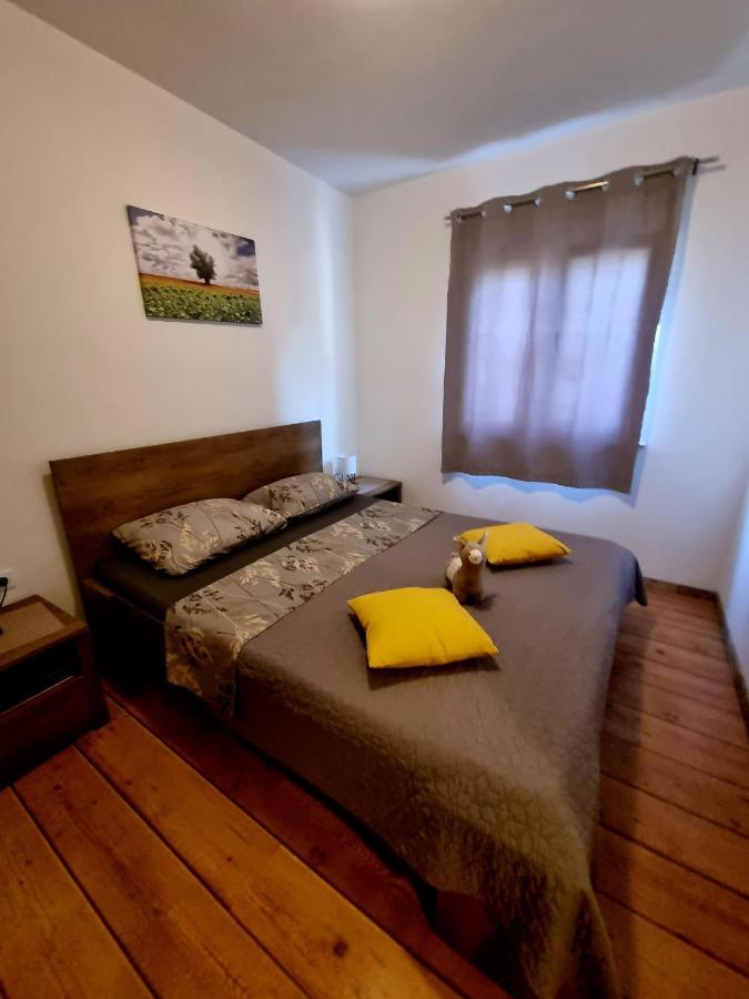 Apartments Ema Pula Luaran gambar