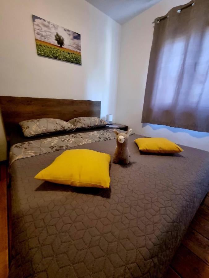 Apartments Ema Pula Luaran gambar