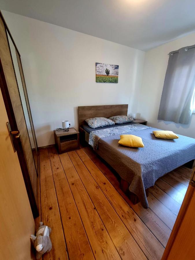 Apartments Ema Pula Luaran gambar