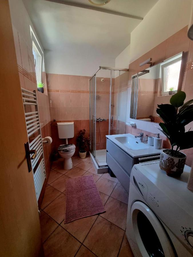 Apartments Ema Pula Luaran gambar
