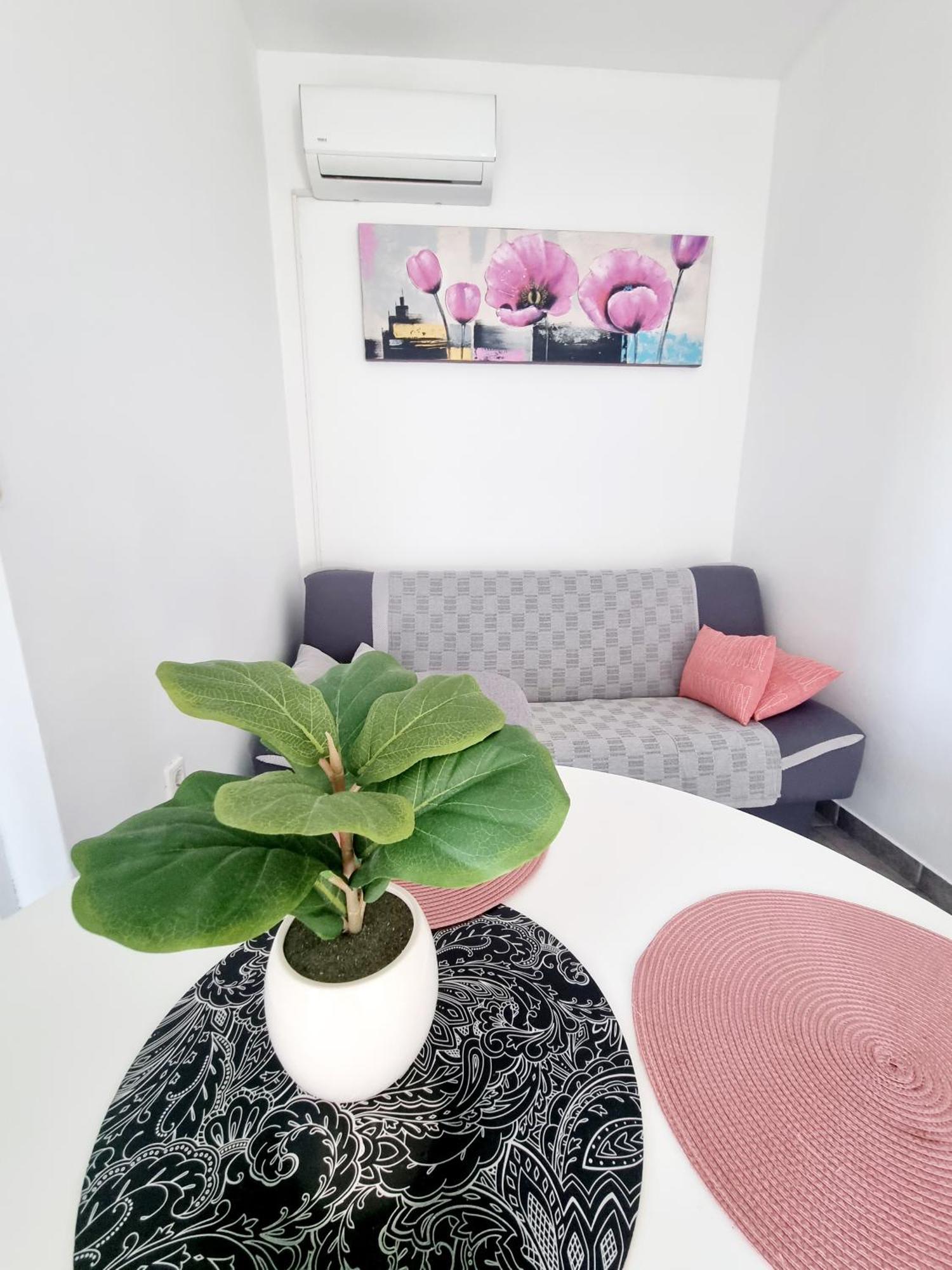 Apartments Ema Pula Luaran gambar