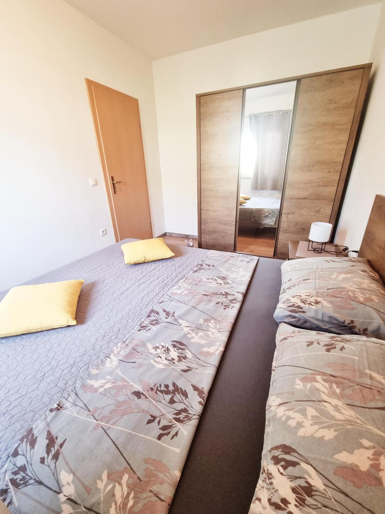 Apartments Ema Pula Luaran gambar