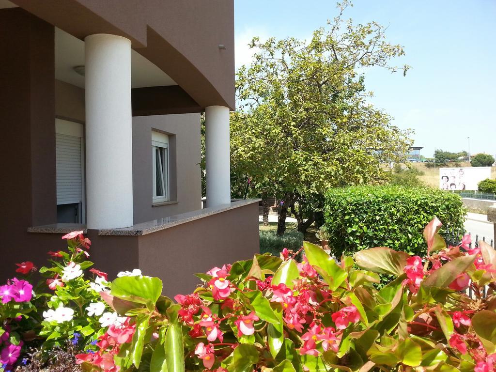 Apartments Ema Pula Luaran gambar