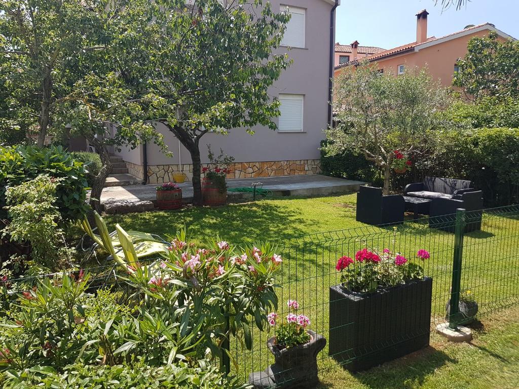 Apartments Ema Pula Luaran gambar